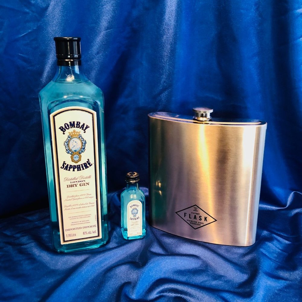 🍸 CRATE & BARREL 40 Ounce VICTORY FLASK. NEW AND UNUSED